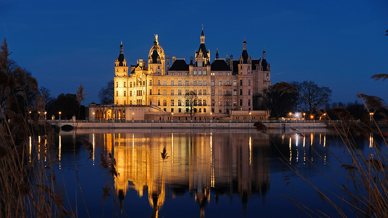 Slottet och julmarknad i Schwerin